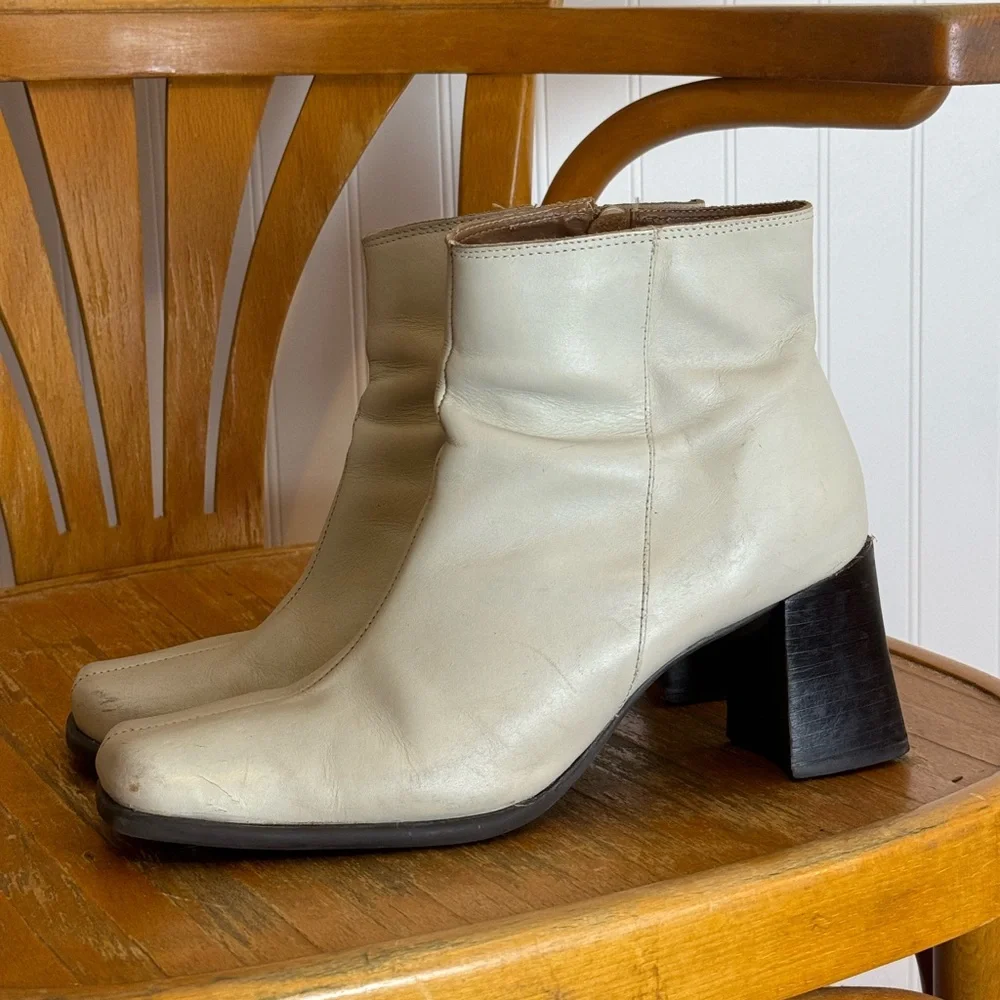 Cream Leather Ankle Boots Made in Brazil - Picture 4 of 7